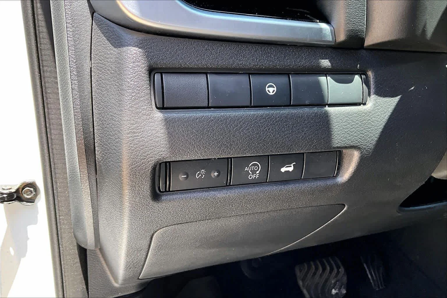 Used 2025 Everest White Pearl Nissan Rock Creek image 33