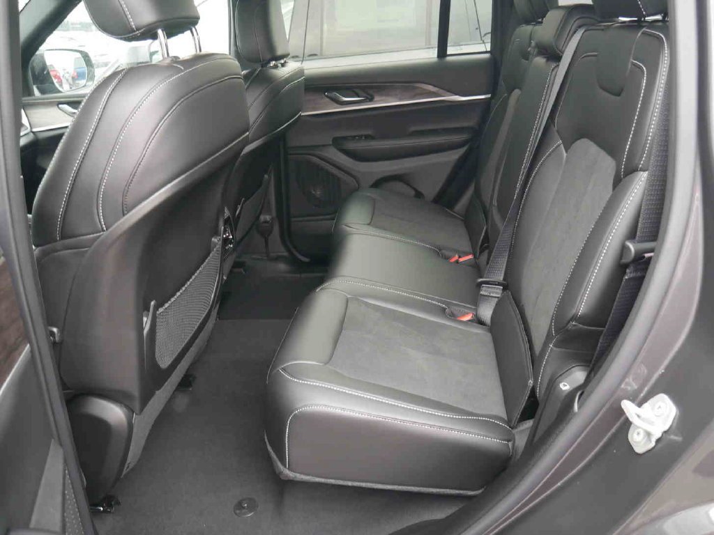 New 2026 Baltic Gray Metallic Clear-Coat Exterior Paint Jeep Laredo image 11