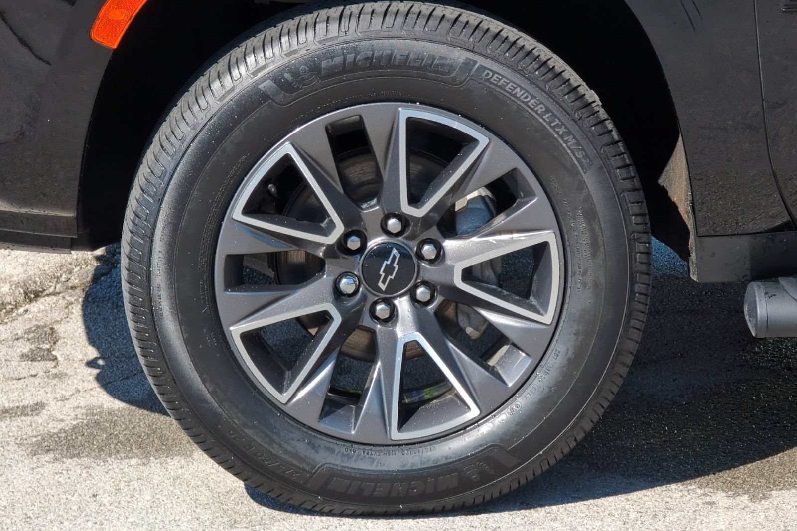 Used 2024 Black Chevrolet Z71 image 29