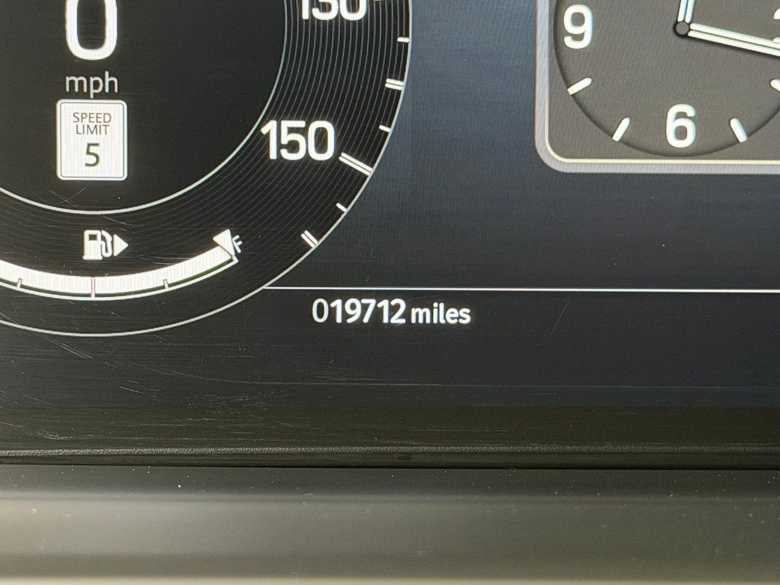 Used 2024 Gray Land Rover Dynamic SE image 3