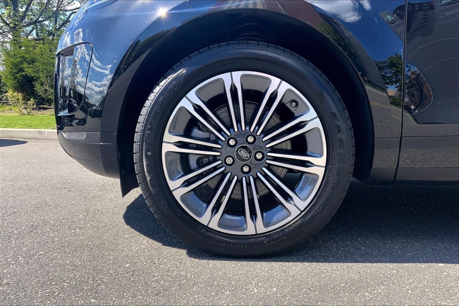 New 2026 Santorini Black Land Rover S image 11