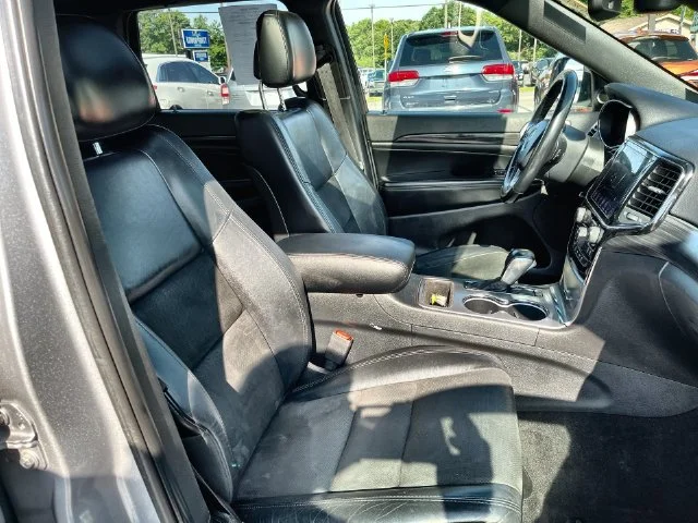 Used 2019 Silver Jeep Altitude image 28