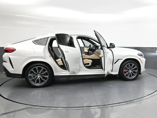 Used 2021 White BMW sDrive40i image 39