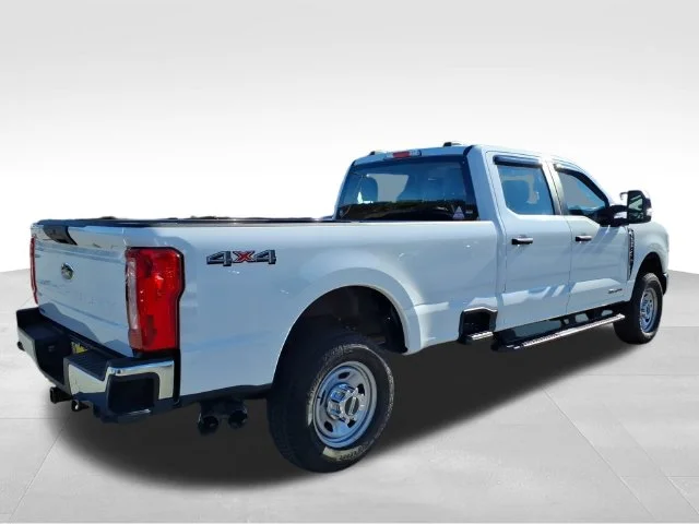 Used 2025 White Ford XL image 8