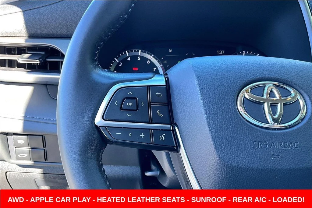 Used 2021 Silver Toyota XLE image 13