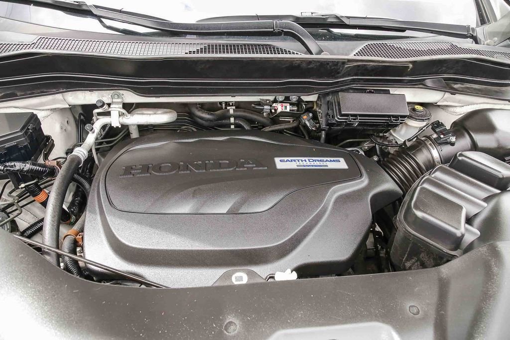 Used 2017 White Diamond Pearl Honda Touring image 28