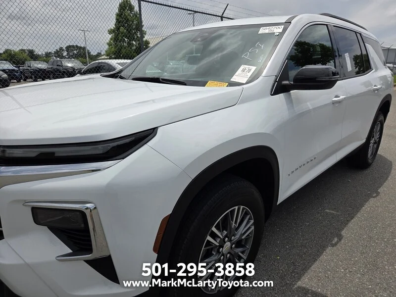 Used 2025 Summit White CHEVROLET LT image 5