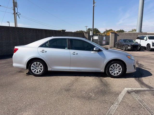 Used 2014  Toyota L image 8