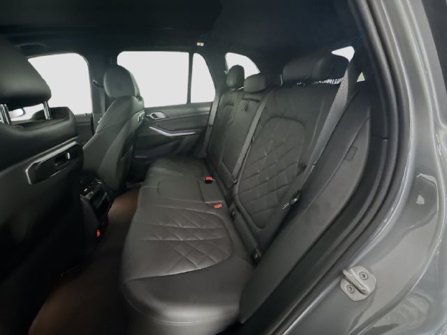 Used 2024 Skyscraper Grey Metallic BMW sDrive40i image 21