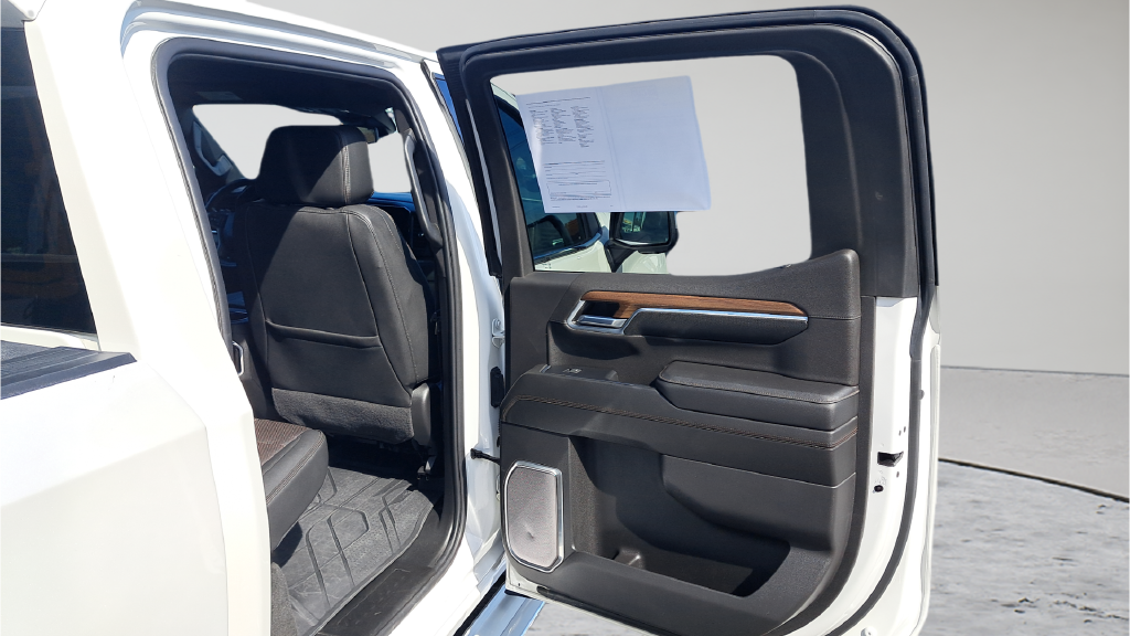 Used 2022  Chevrolet High Country image 13