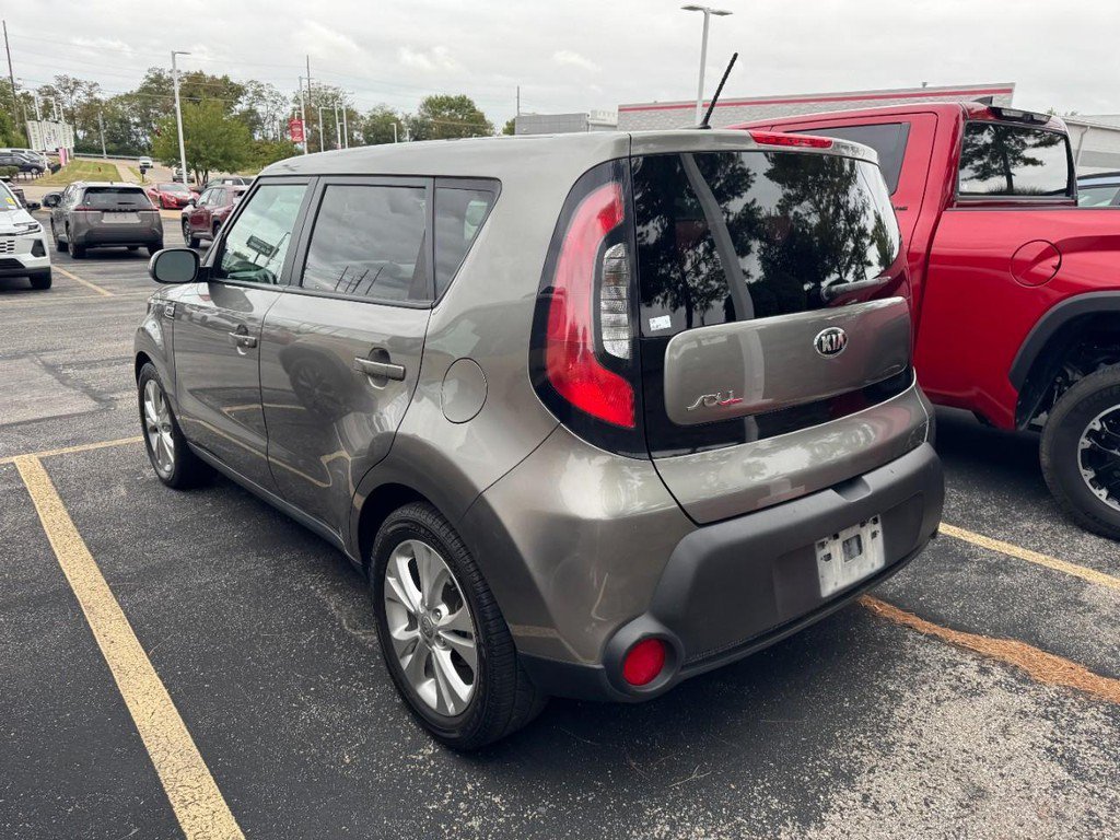 Used 2015 Gray Kia Plus image 4