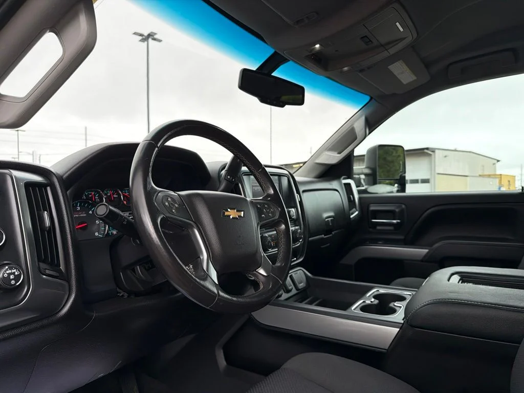 Used 2016 Gray Chevrolet LT image 30