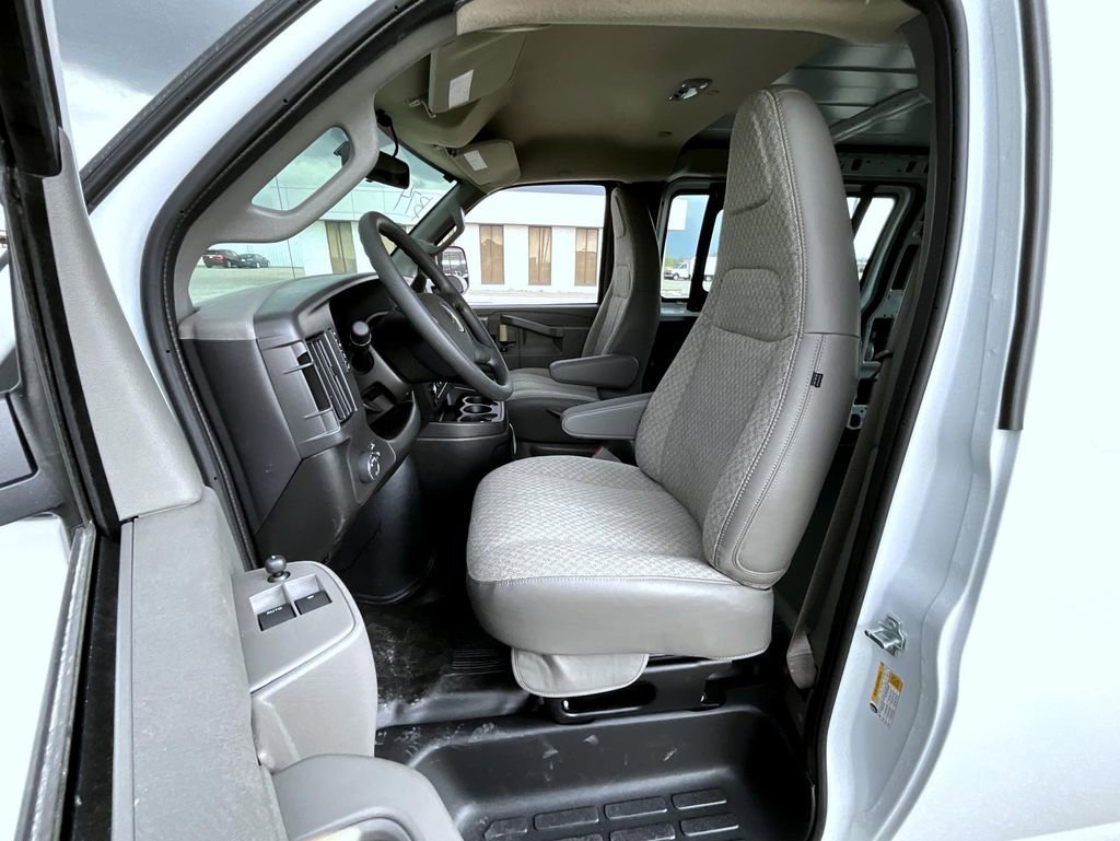 New 2026 Summit White Chevrolet 1WT image 10