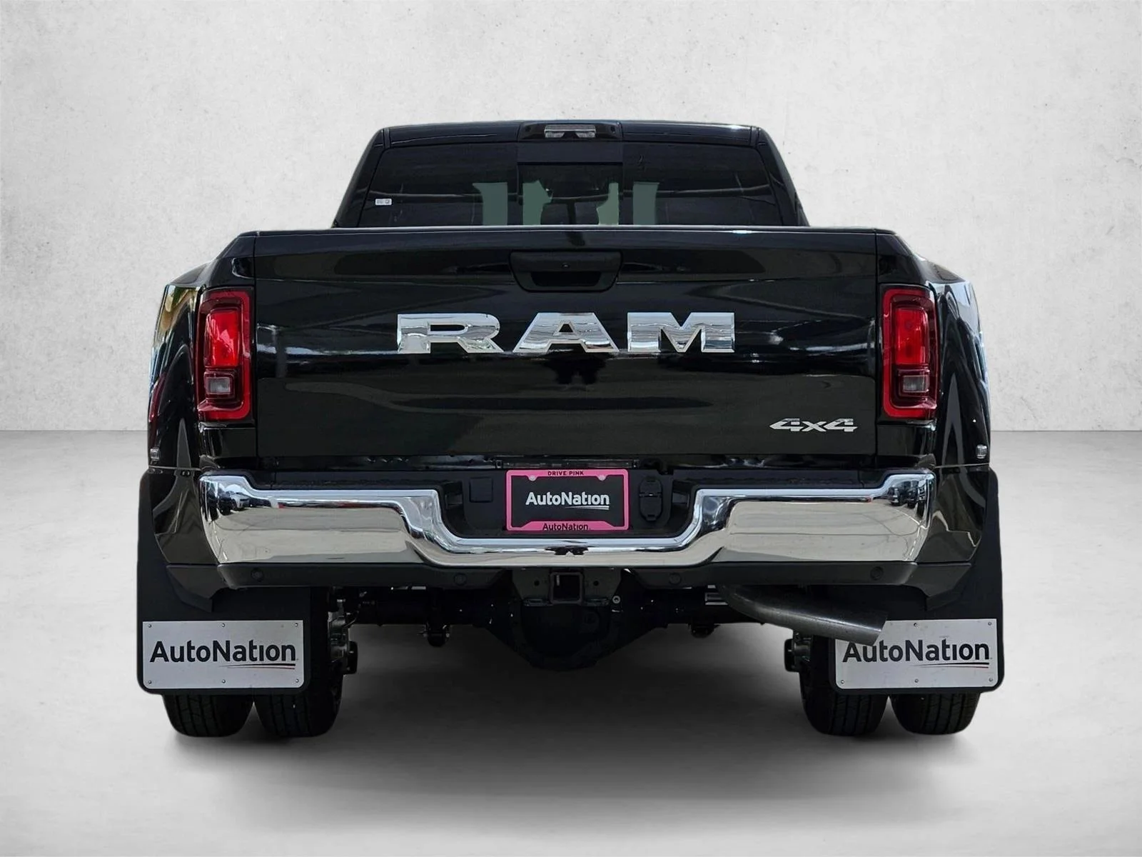 New 2026 Diamond Black Crystal Pearl-Coat Exterior Paint RAM Tradesman image 7