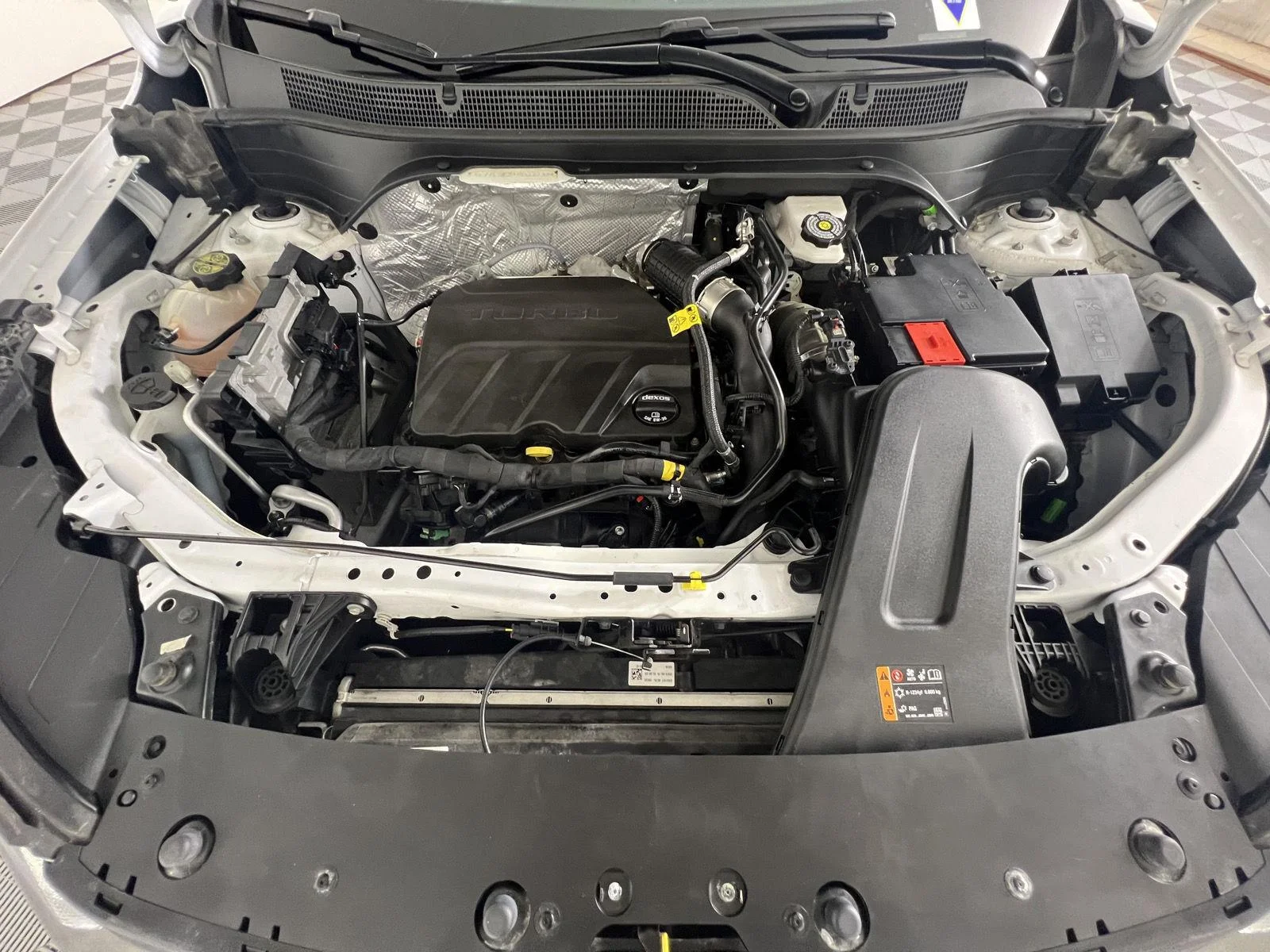Used 2024 Summit White Chevrolet 2RS image 23