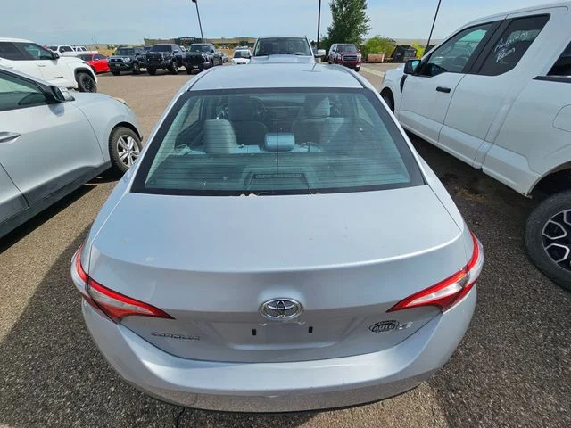 Used 2014 Classic Silver Metallic Toyota LE image 10