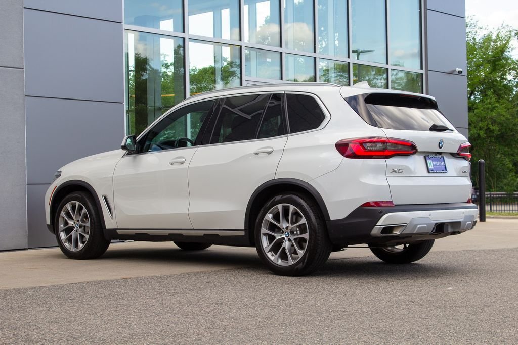 Used 2023 Mineral White Metallic BMW xDrive40i image 8