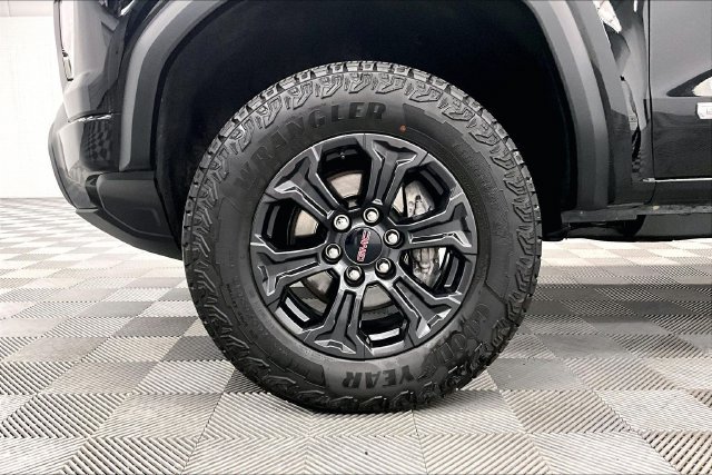Used 2024 Onyx Black GMC Elevation image 9
