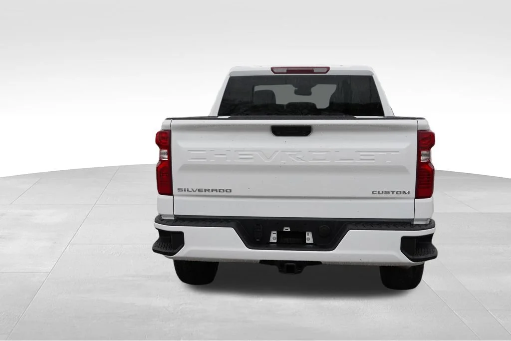 New 2026 Summit White Chevrolet Custom image 4