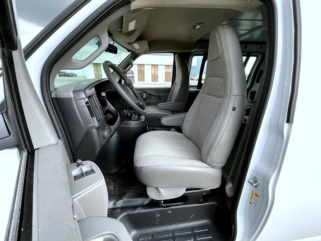 New 2026 Summit White Chevrolet 1WT image 10