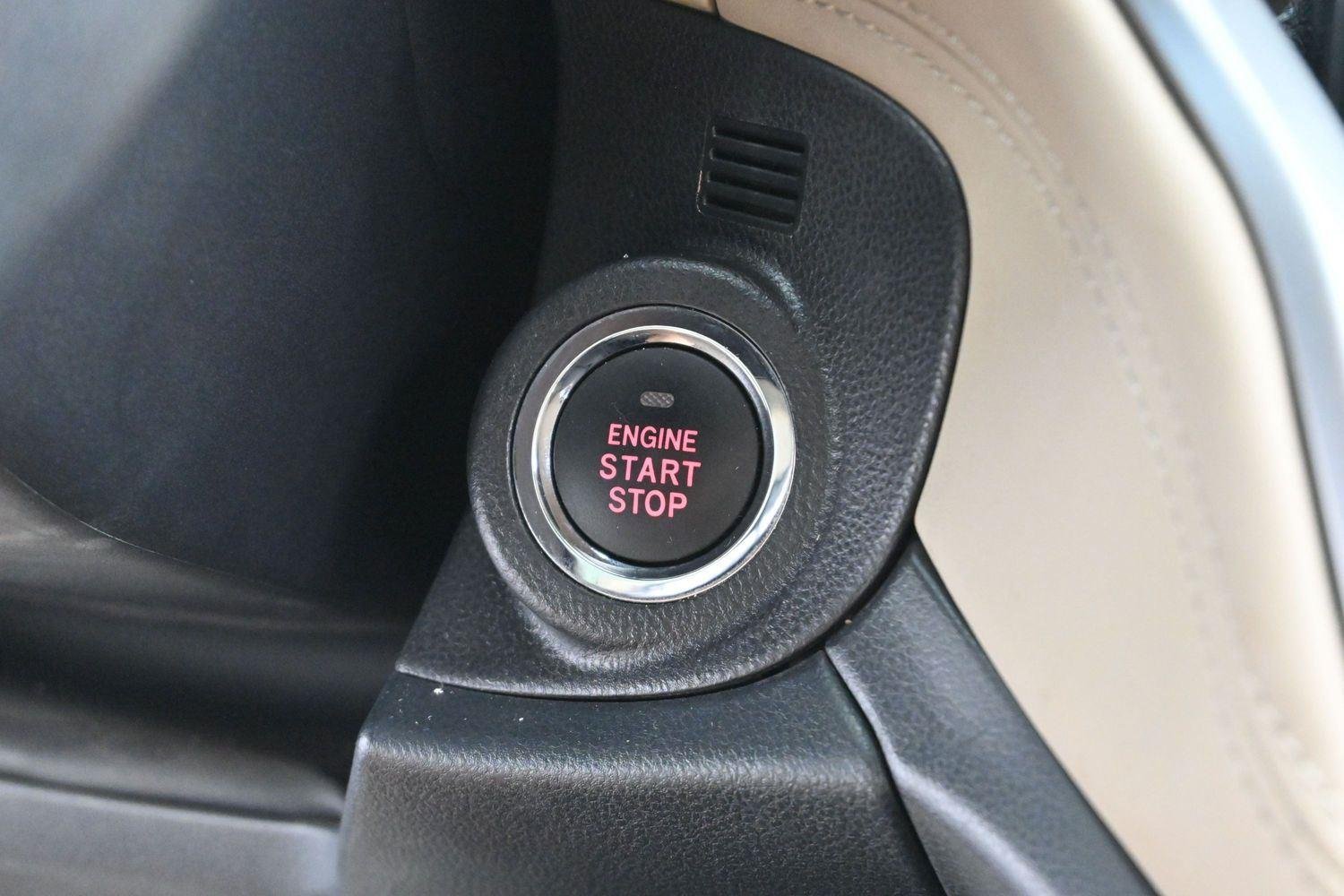 Used 2022 Crystal White Pearl Subaru Limited image 25
