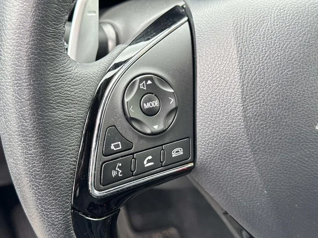Used 2024 Silver Mitsubishi SEL image 33