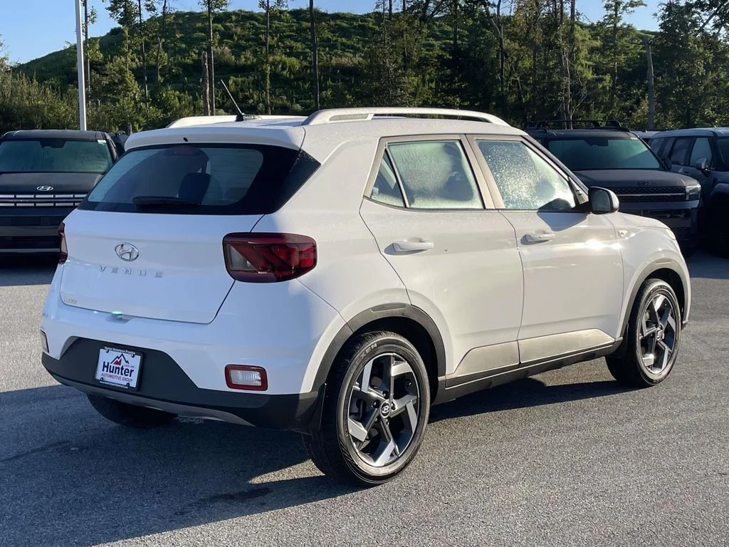 Used 2026 Lunar White Hyundai SEL image 30