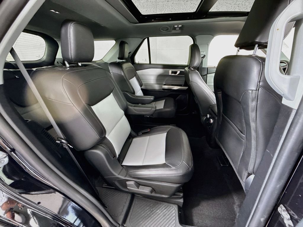 Used 2023 Agate Black Metallic Ford XLT image 28
