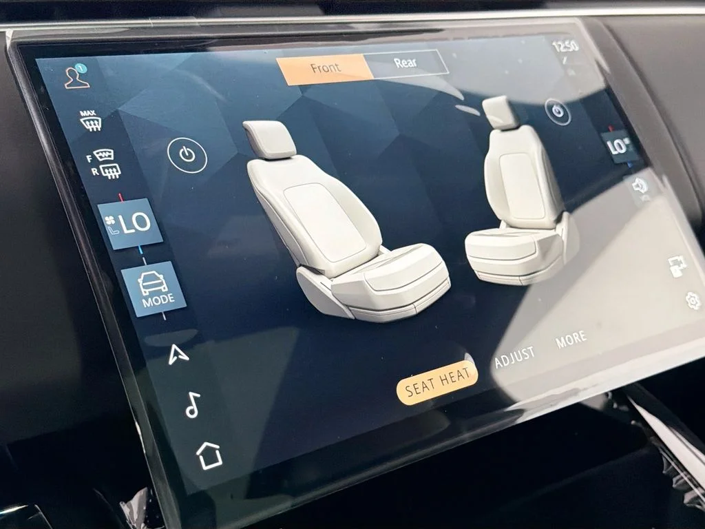 New 2026 Santorini Black Land Rover Dynamic SE image 21