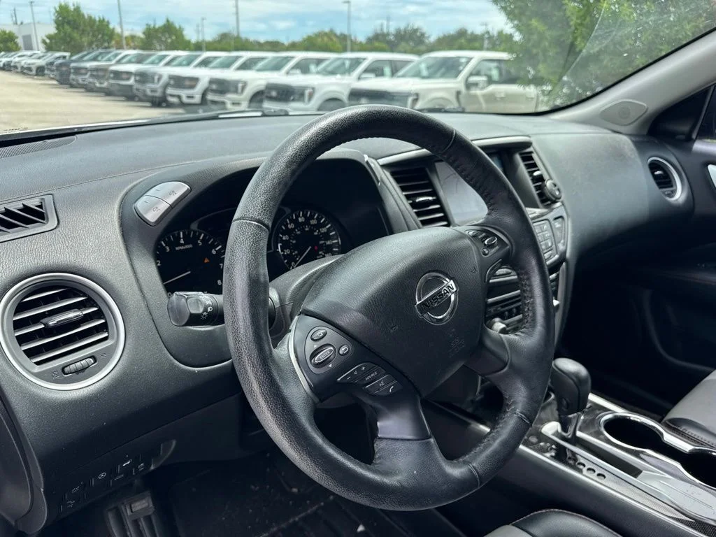 Used 2020 Brilliant Silver Metallic Nissan SL image 9