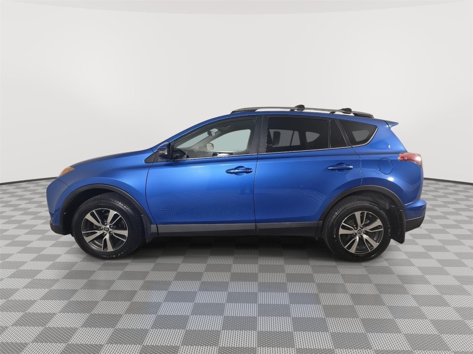 Used 2017 Electric Storm Blue Toyota XLE image 8