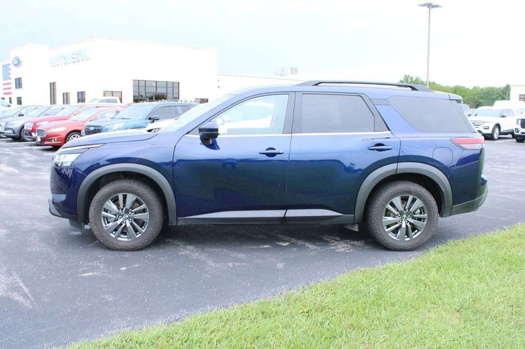 Used 2022 Deep Ocean Blue Nissan SV image 4