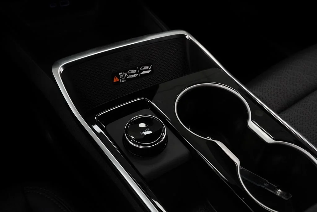 New 2027 Mosaic Black Metallic Chevrolet LT image 18