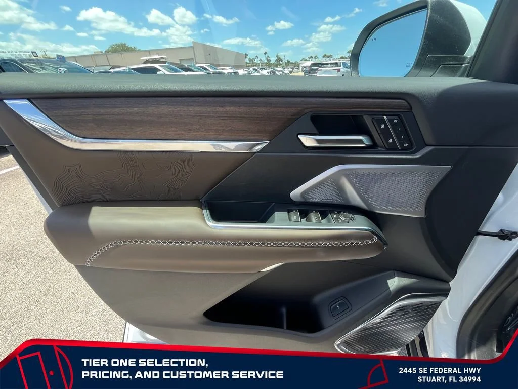 New 2026 Glacier White Tricoat GMC Denali Ultimate image 24
