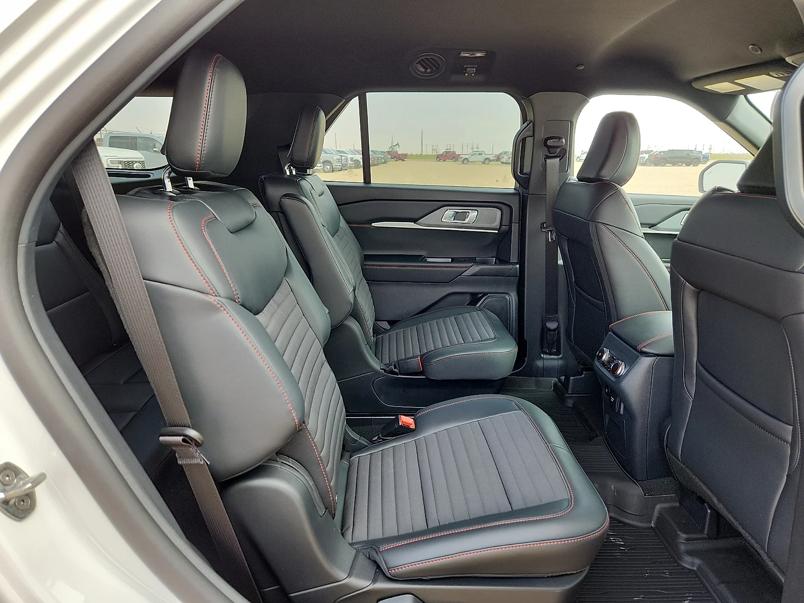 New 2026 Star White Metallic Tri-Coat Ford ST-Line image 19