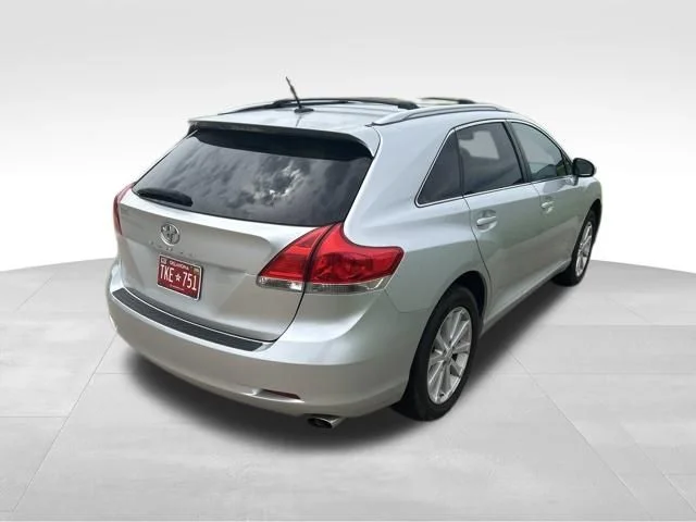 Used 2011 Silver Toyota Base image 3