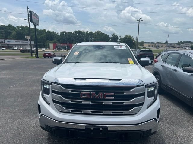 Used 2023 White GMC SLE image 2