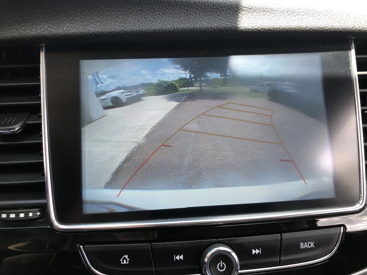 Used 2020 White Buick Awd 4dr Preferred image 14
