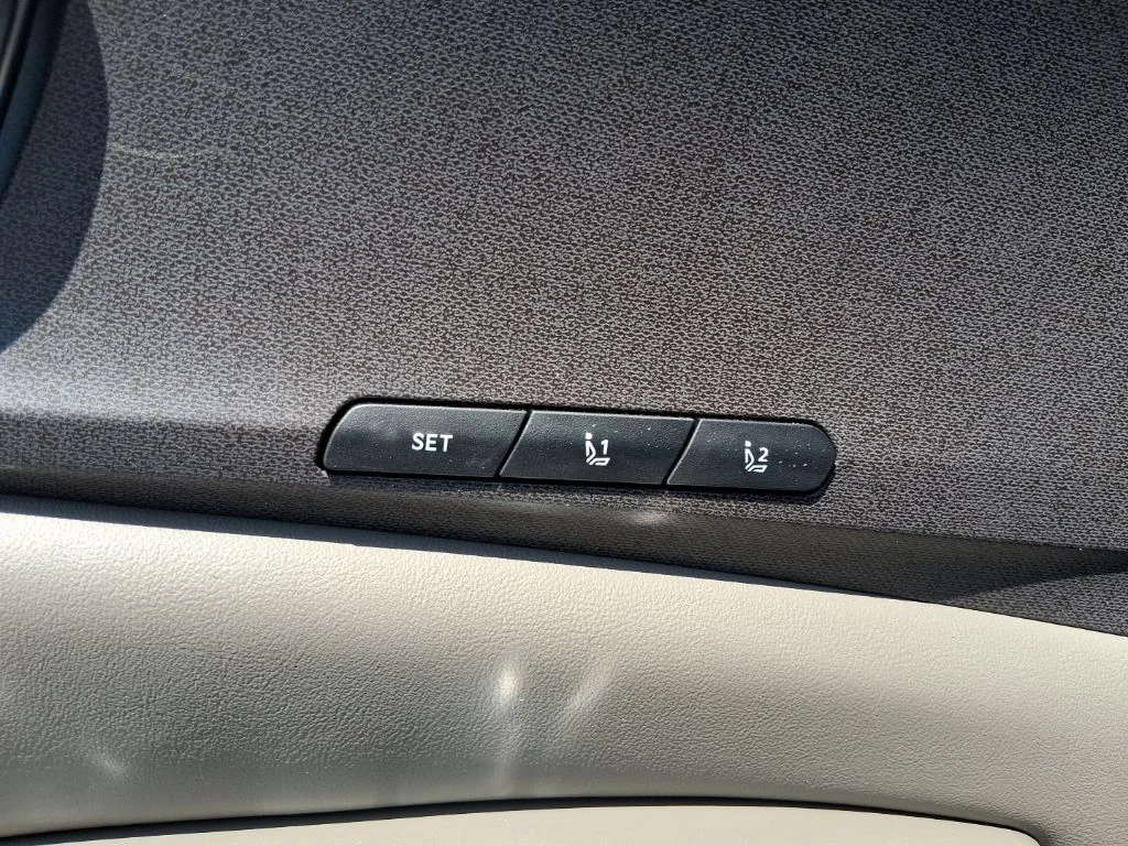 New 2027 White Kia EX image 8