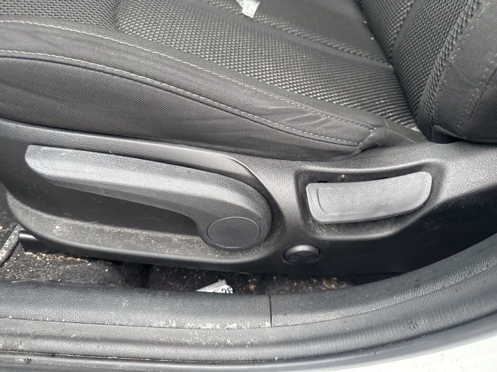 Used 2019 White Kia LX image 9