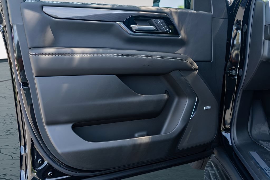 New 2026 Onyx Black GMC Elevation image 18