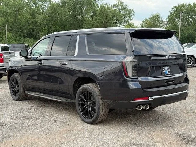 2025 Chevrolet Suburban Premier - Photo 6