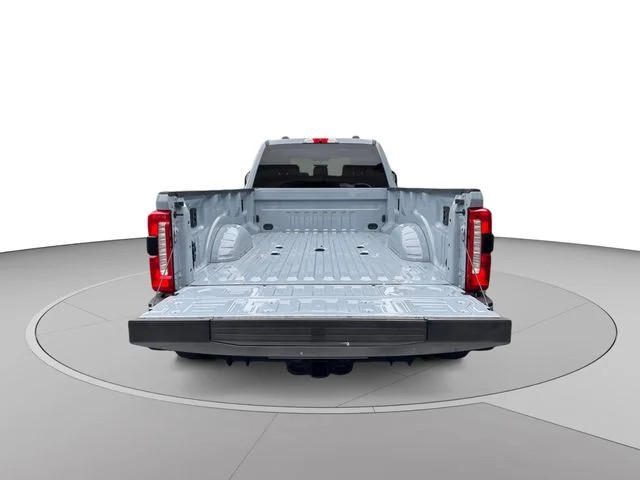 Used 2025  Ford Lariat image 18