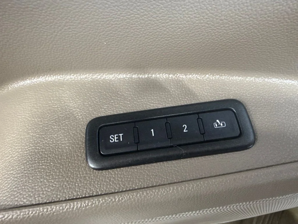 Used 2016 Sparkling Silver Metallic GMC SLT image 25