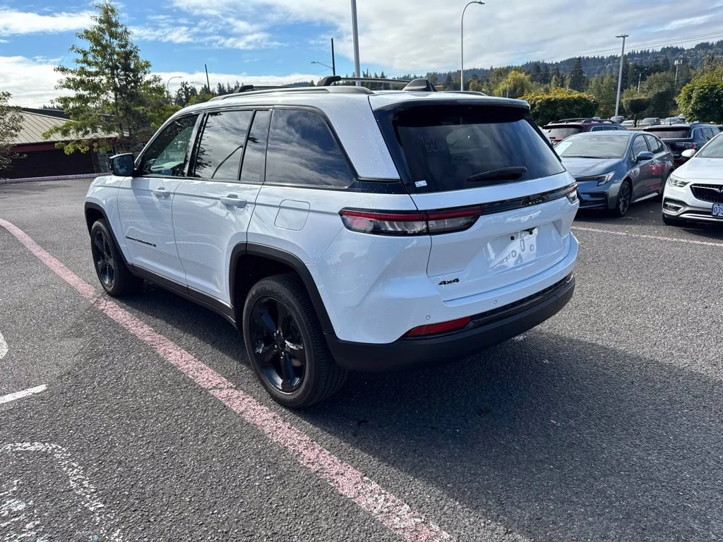 Used 2023 Bright White Clearcoat Jeep Altitude X image 7