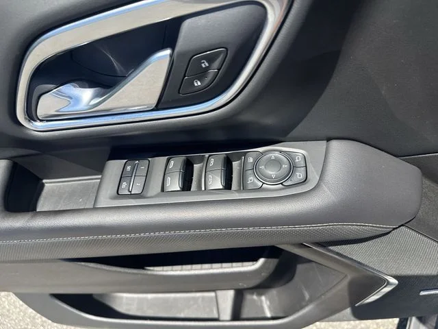 Used 2021 White Chevrolet Premier image 29