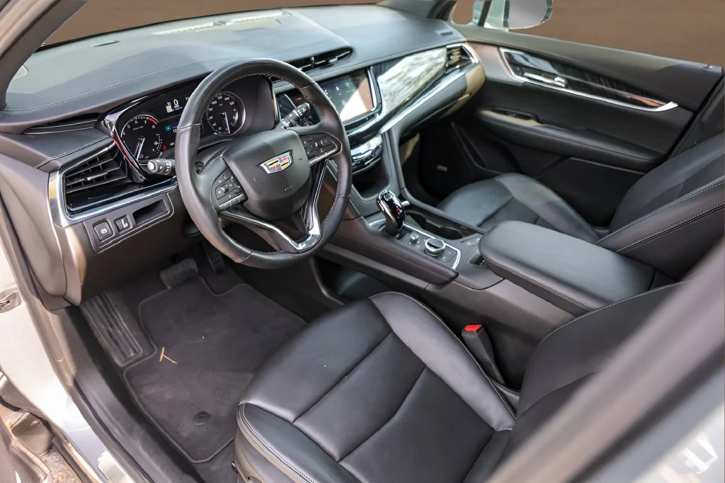 Used 2025 Silver Cadillac Premium Luxury image 10