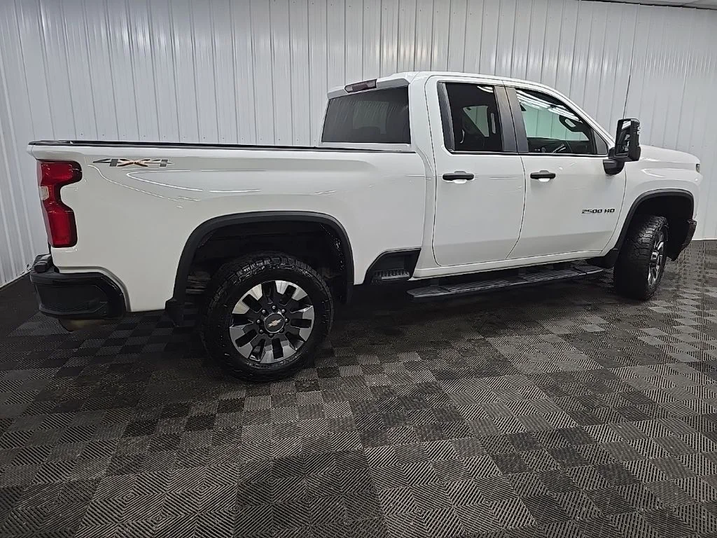 Used 2021 White Chevrolet Custom image 8