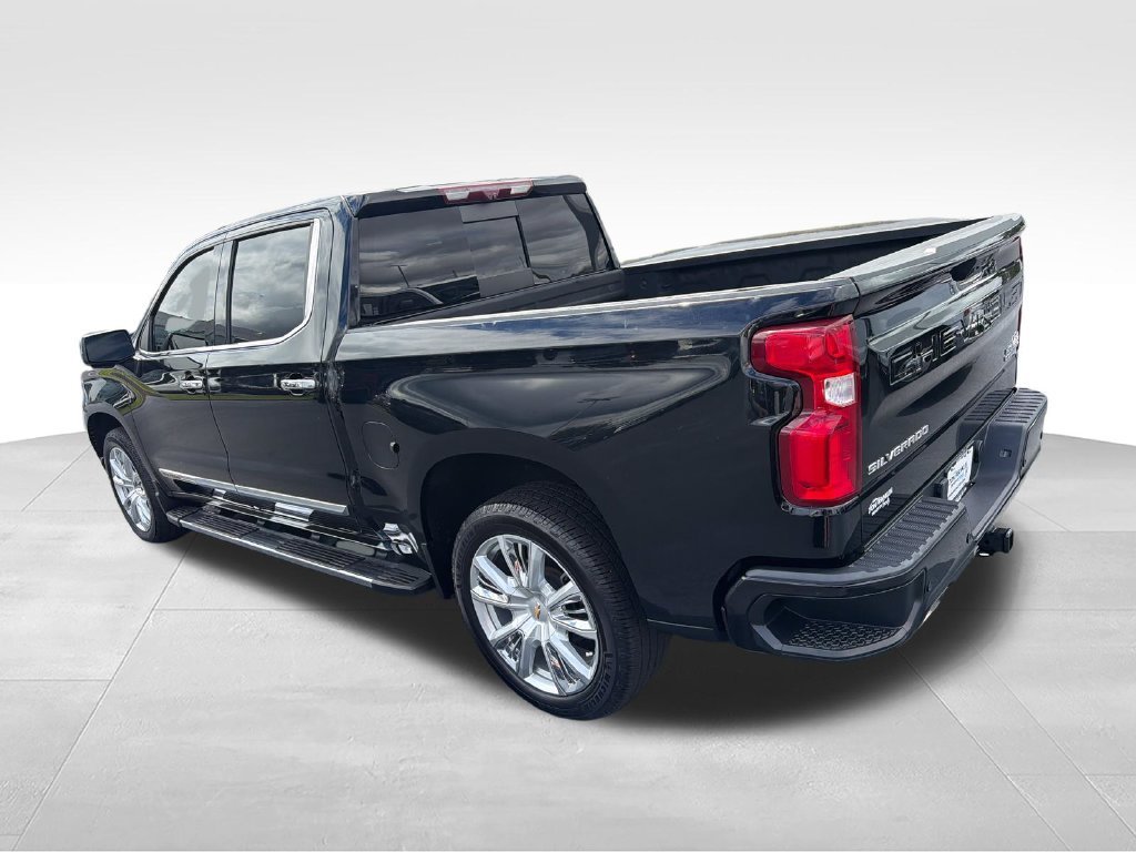 Used 2022 Black Chevrolet High Country image 3