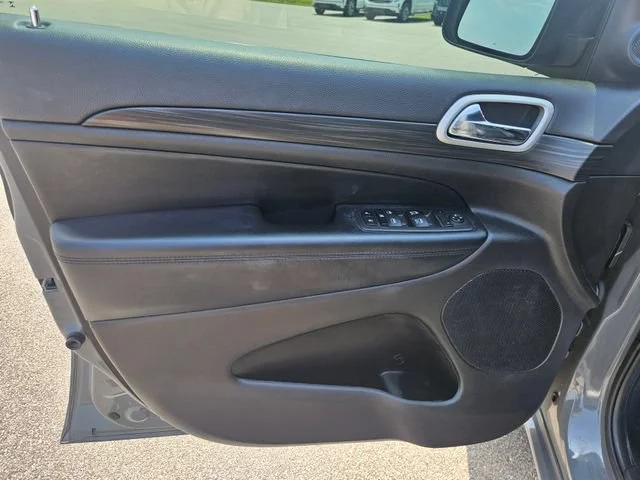Used 2021 Gray Jeep Laredo X image 10